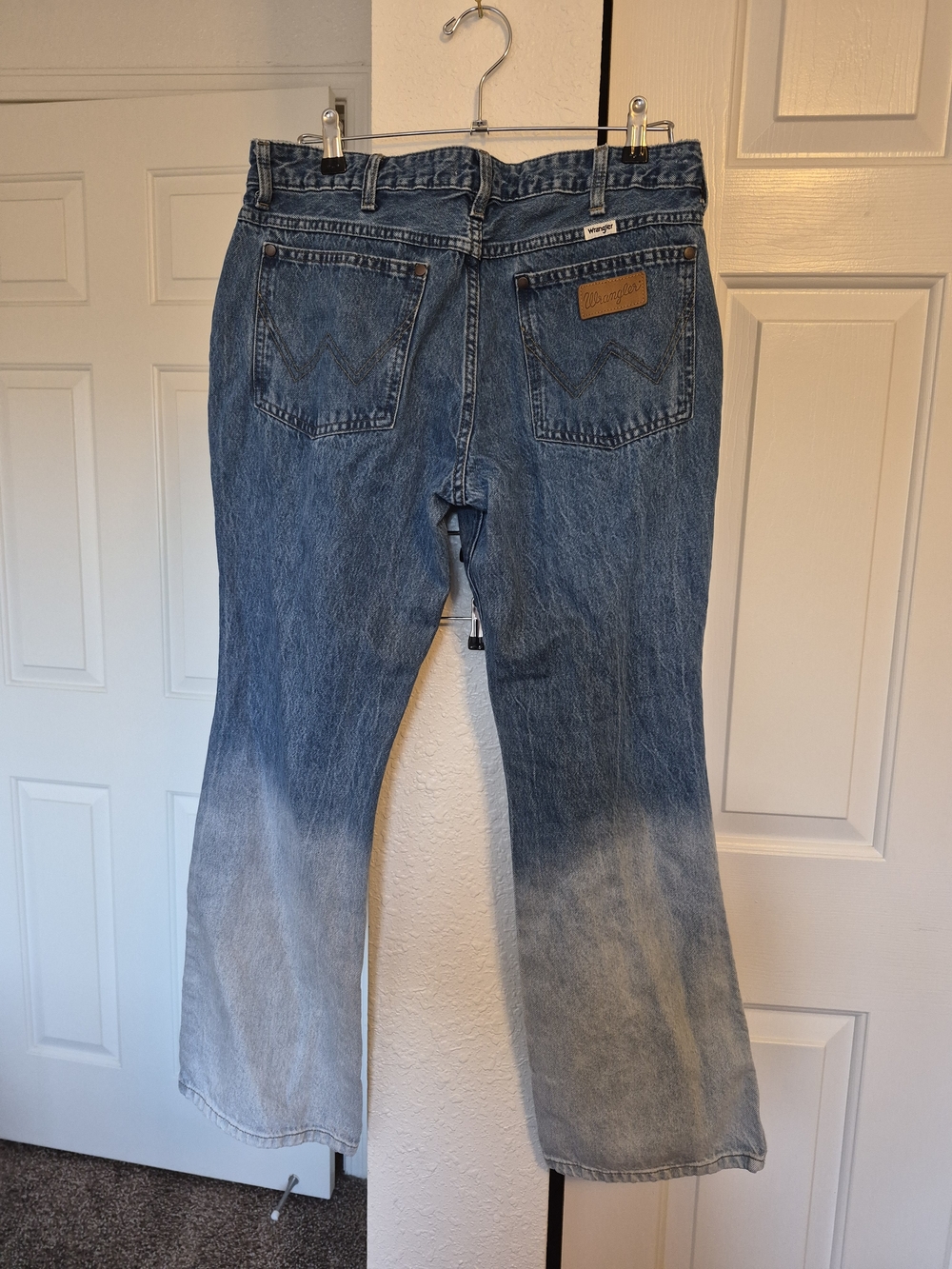 Wrangler Men’s Blue Two-Tone Fade Jeans